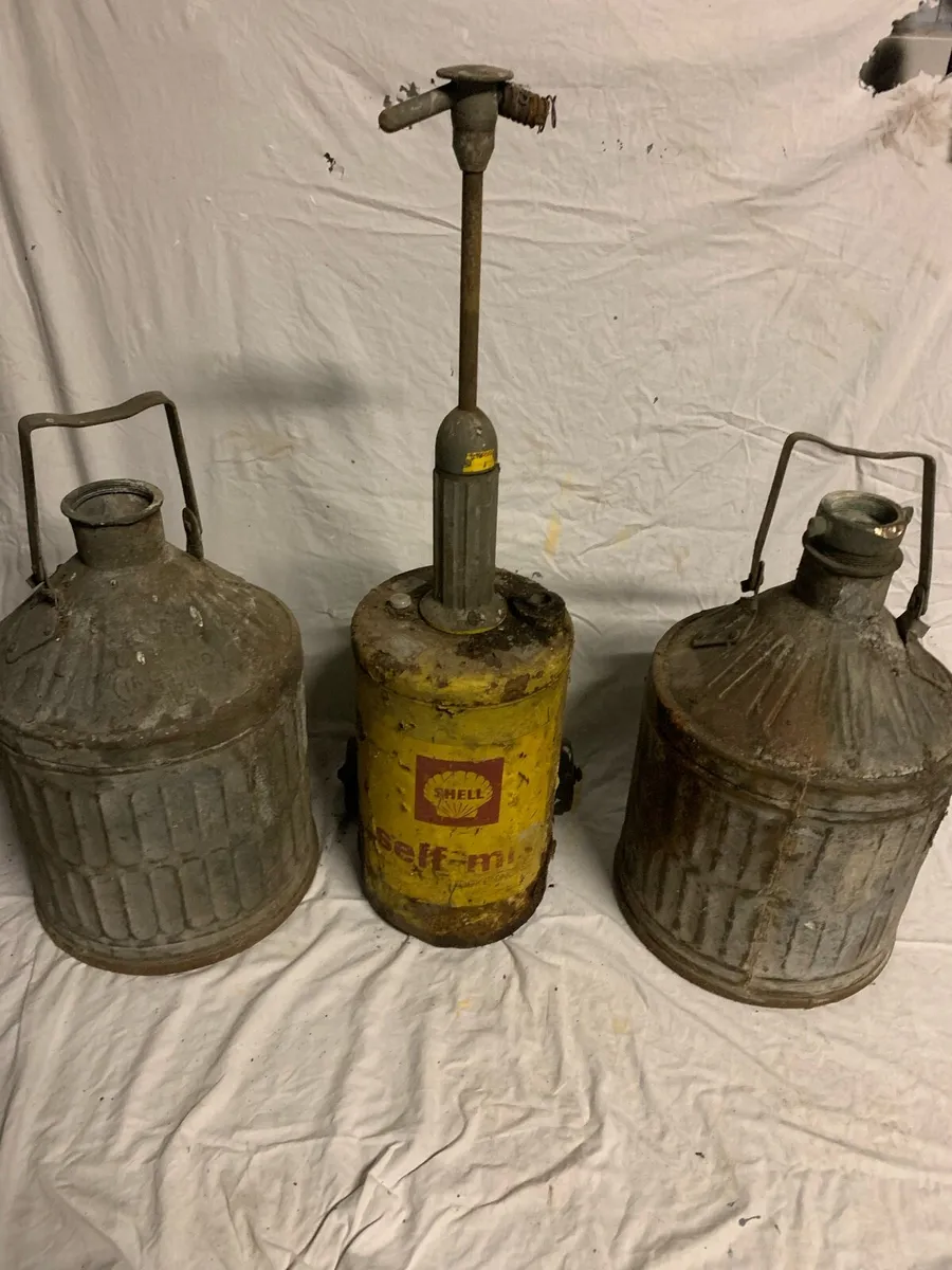 Vintage shell & 2 Caltex cans, collectibles - Image 1