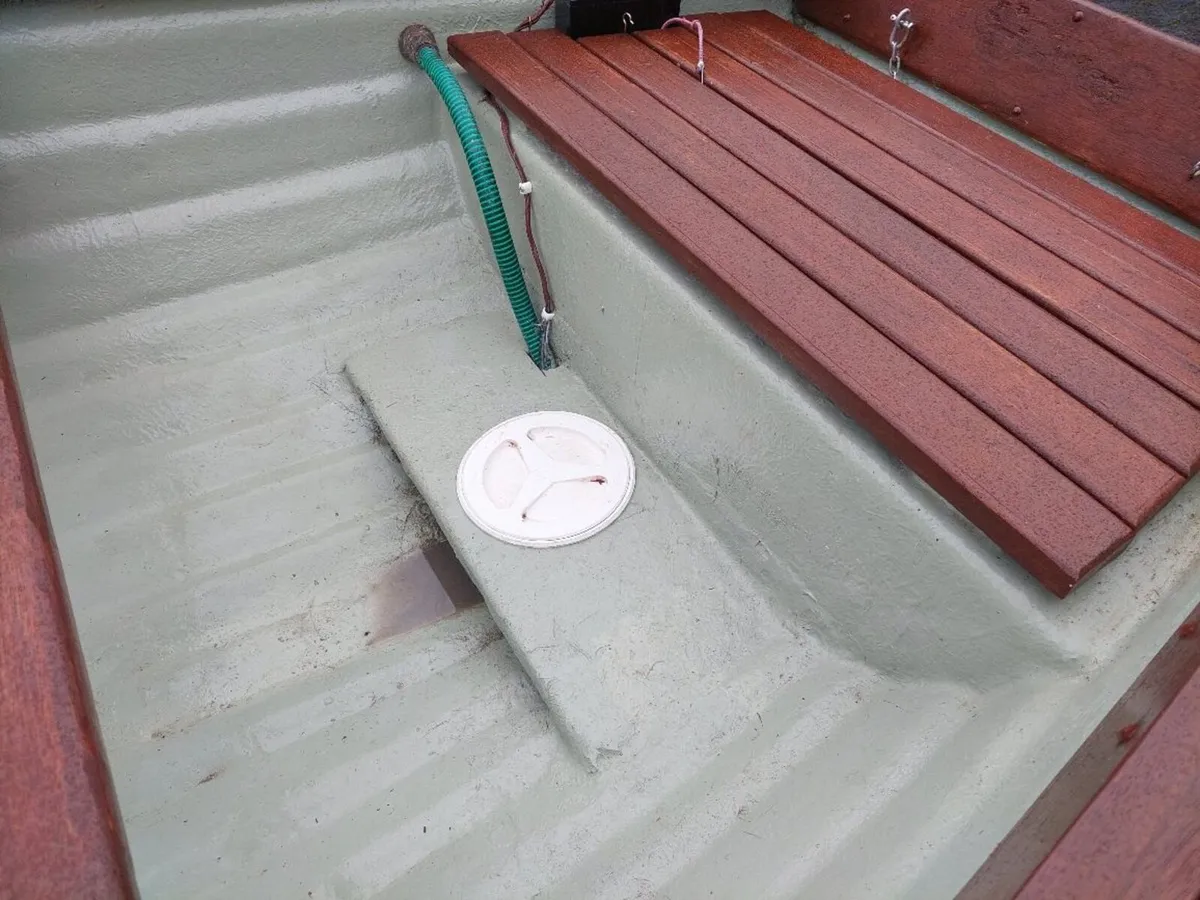 Lake boat - Image 3