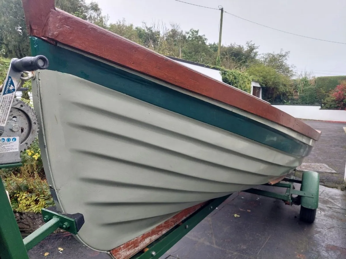 Lake boat - Image 4
