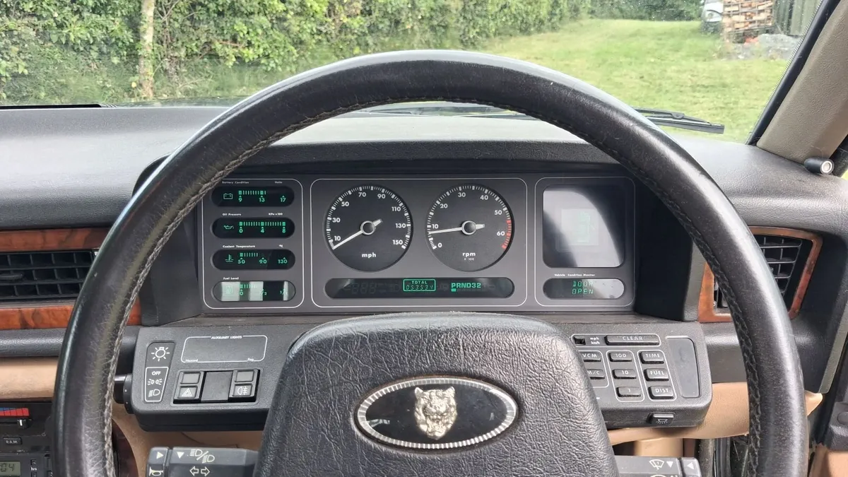 Jaguar XJ6 - Image 2