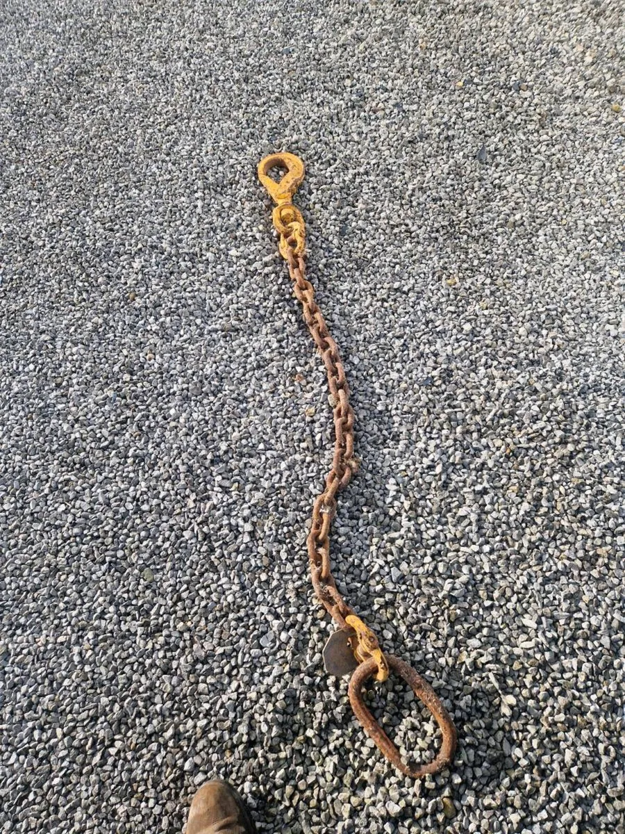 Chains - Image 1