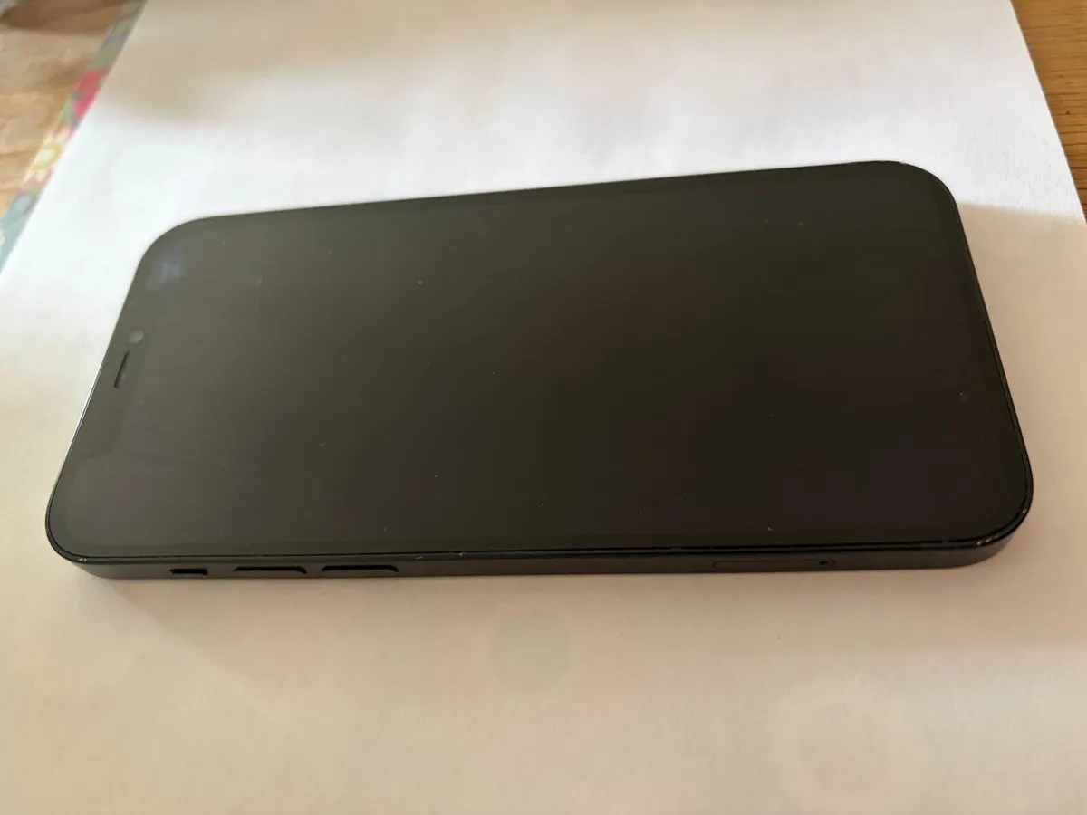 Iphone 12 - Image 4