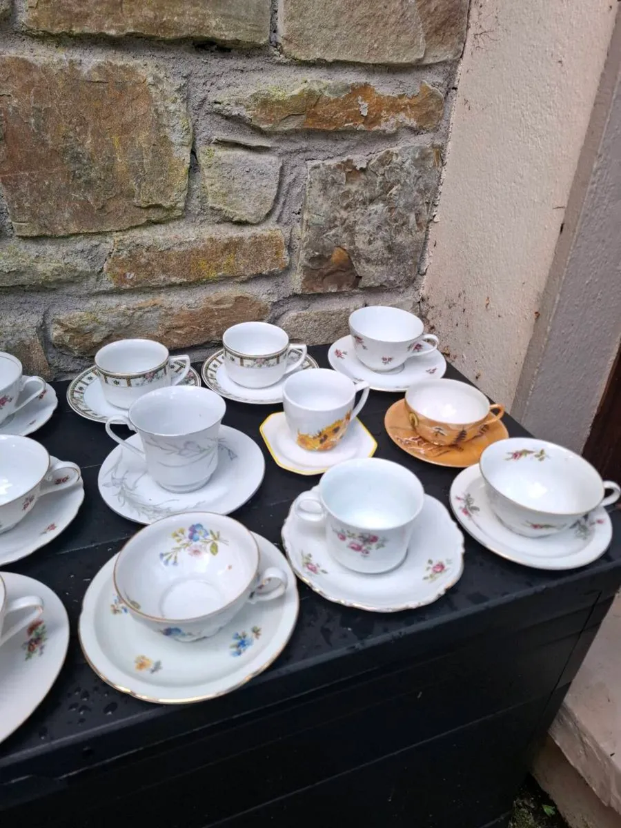 15 china cups and saucers postage possible - Image 3