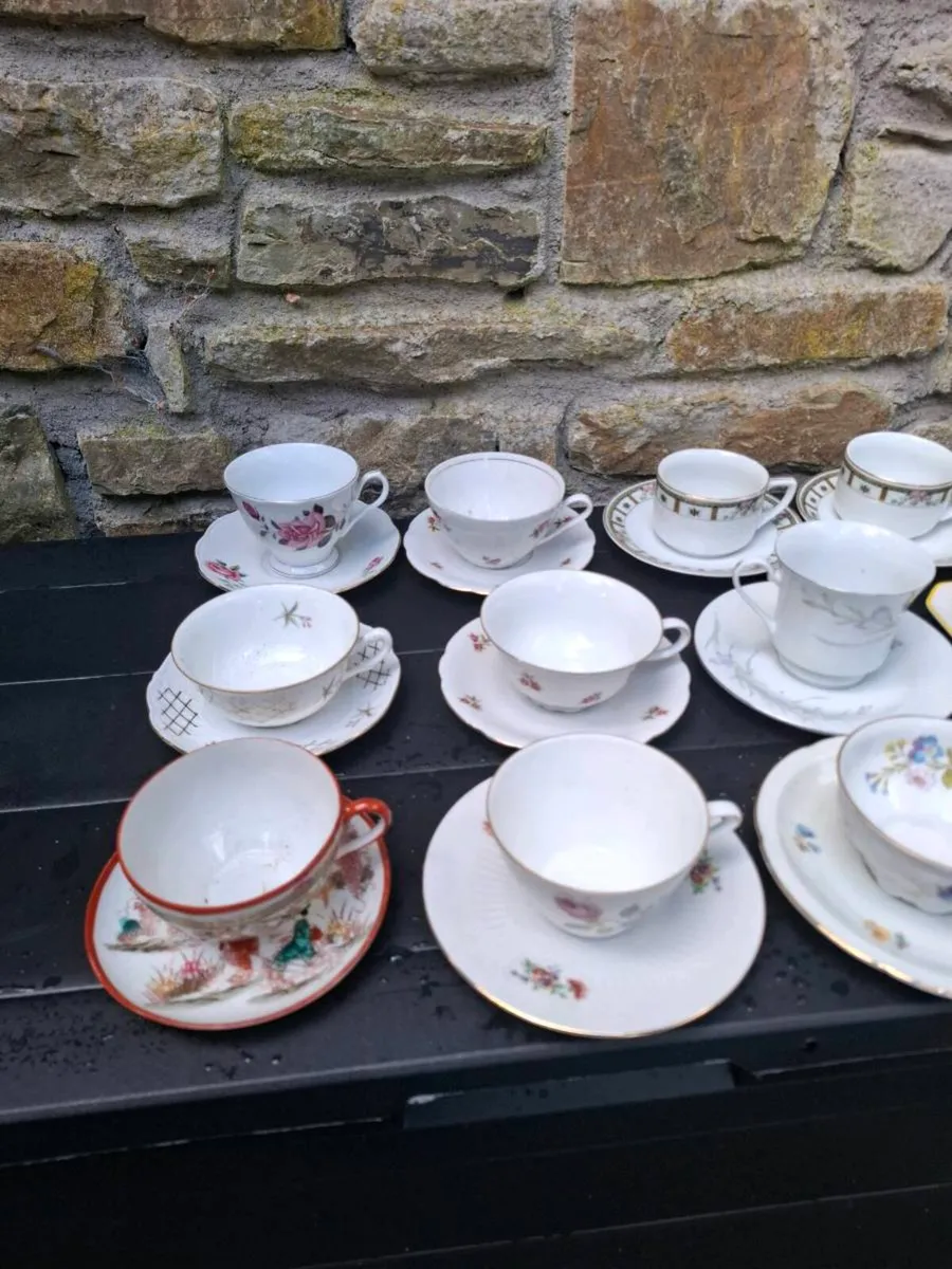 15 china cups and saucers postage possible - Image 4