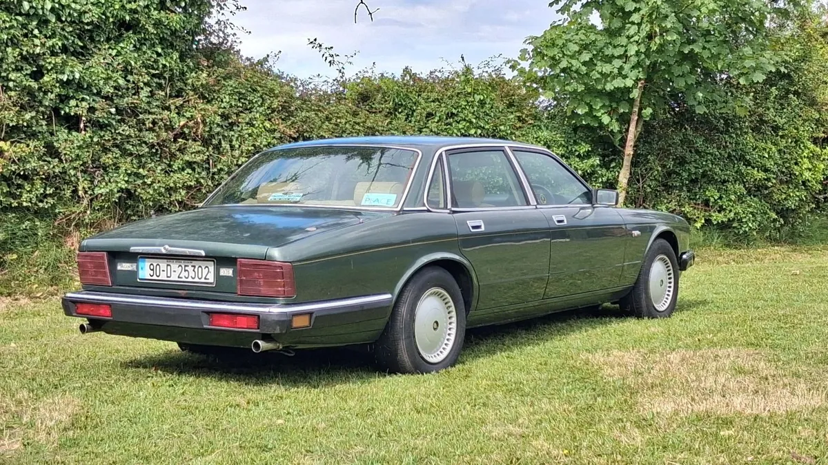 Jaguar XJ6 - Image 1