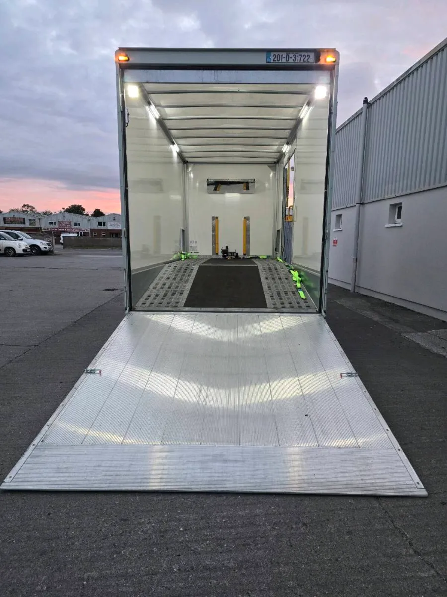 Closed in car transport - Image 1