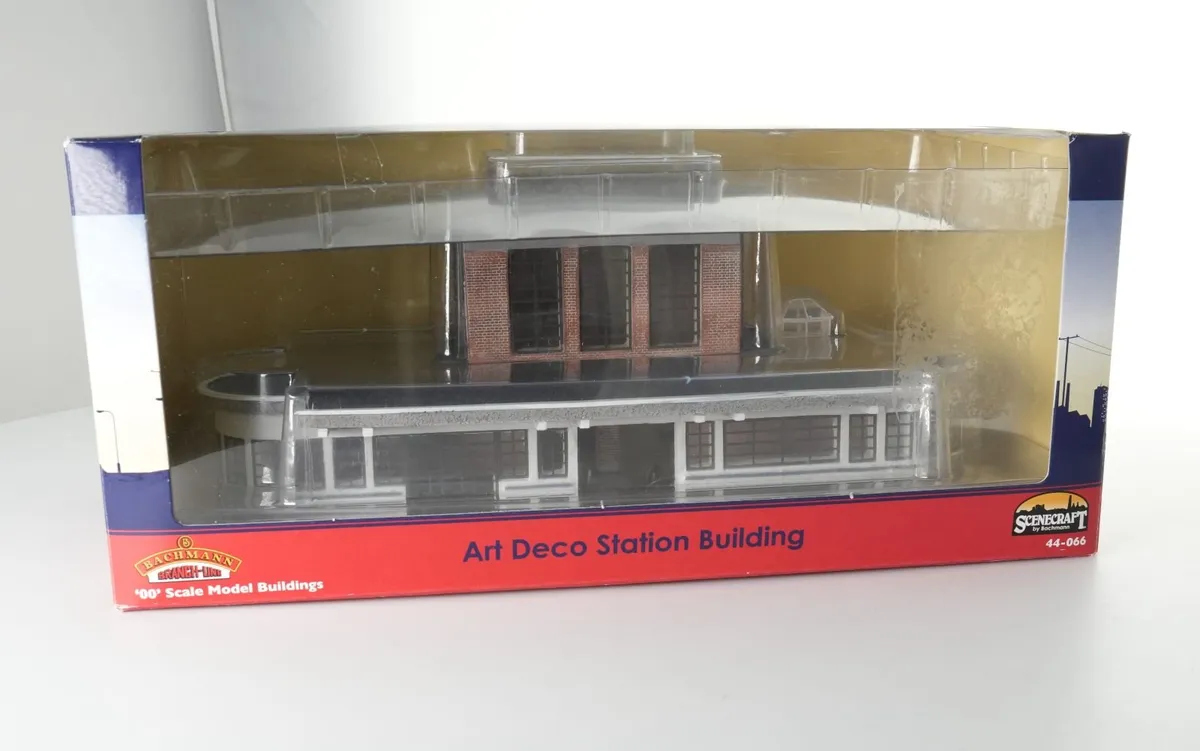 Bachmann Scenecraft 44-066 Art Deco Station - Image 1