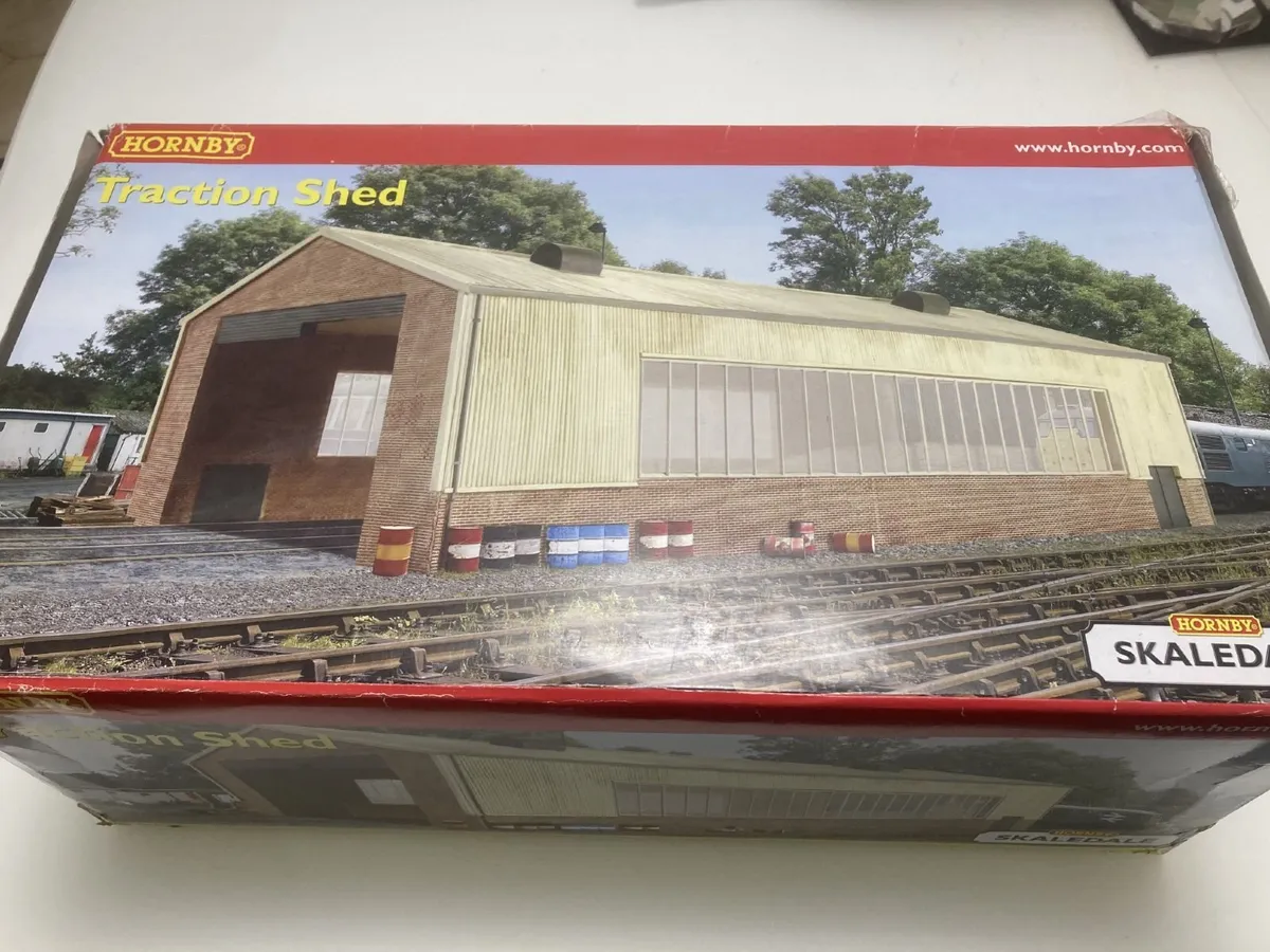 Hornby R9679 Traction Shed 00 Scale - Image 1