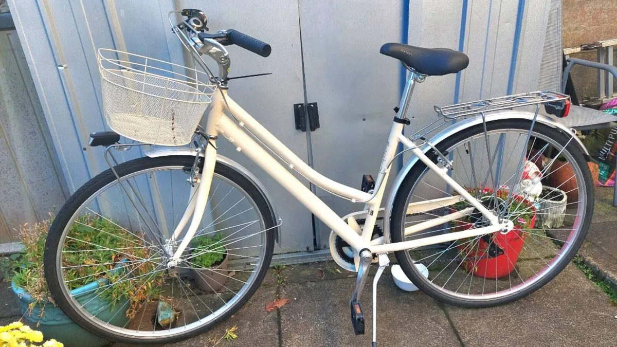 Ladies City Bike Unused As New - Image 2