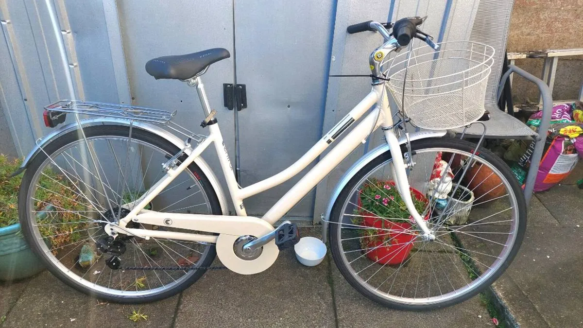 Ladies City Bike Unused As New - Image 3