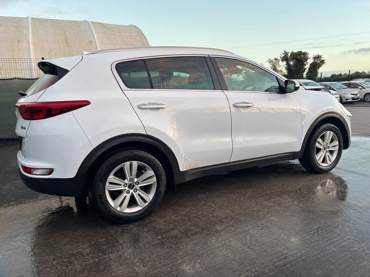 171 Kia Sportage Platinum Very Light Damage - Image 4