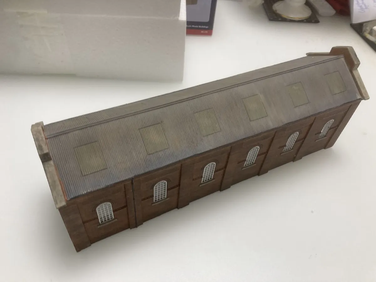 Bachmann Scenecraft 44-173 Brick Servicing Depot - Image 3