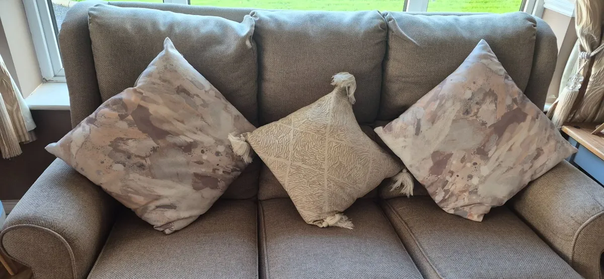Three seater couch plus two armchairs - Image 2
