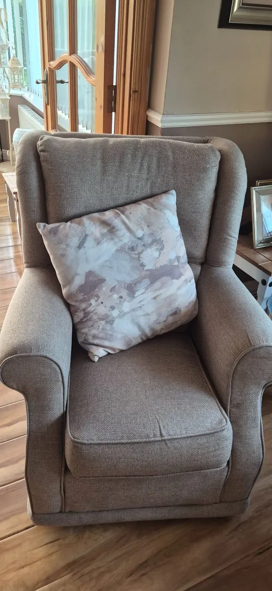 Three seater couch plus two armchairs - Image 3