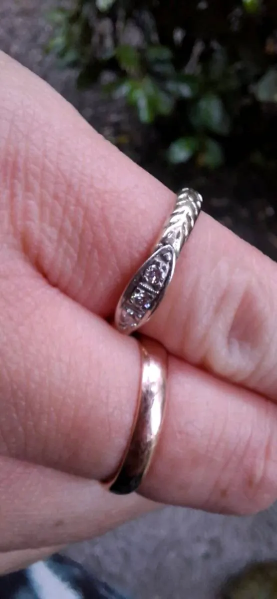 8ct Gold Diamond Boat Ring - Image 3