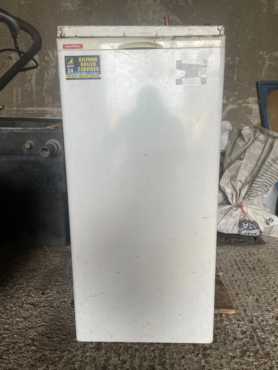Oil boiler, boiler chimney, water tank, heat pump - Image 2