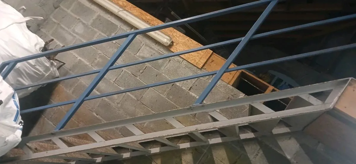 Metal staircase straight flight - Image 1