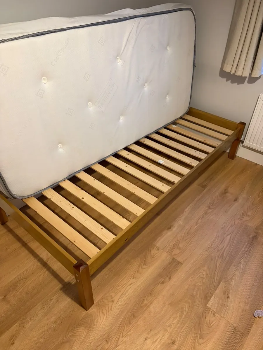Single bed - Image 1