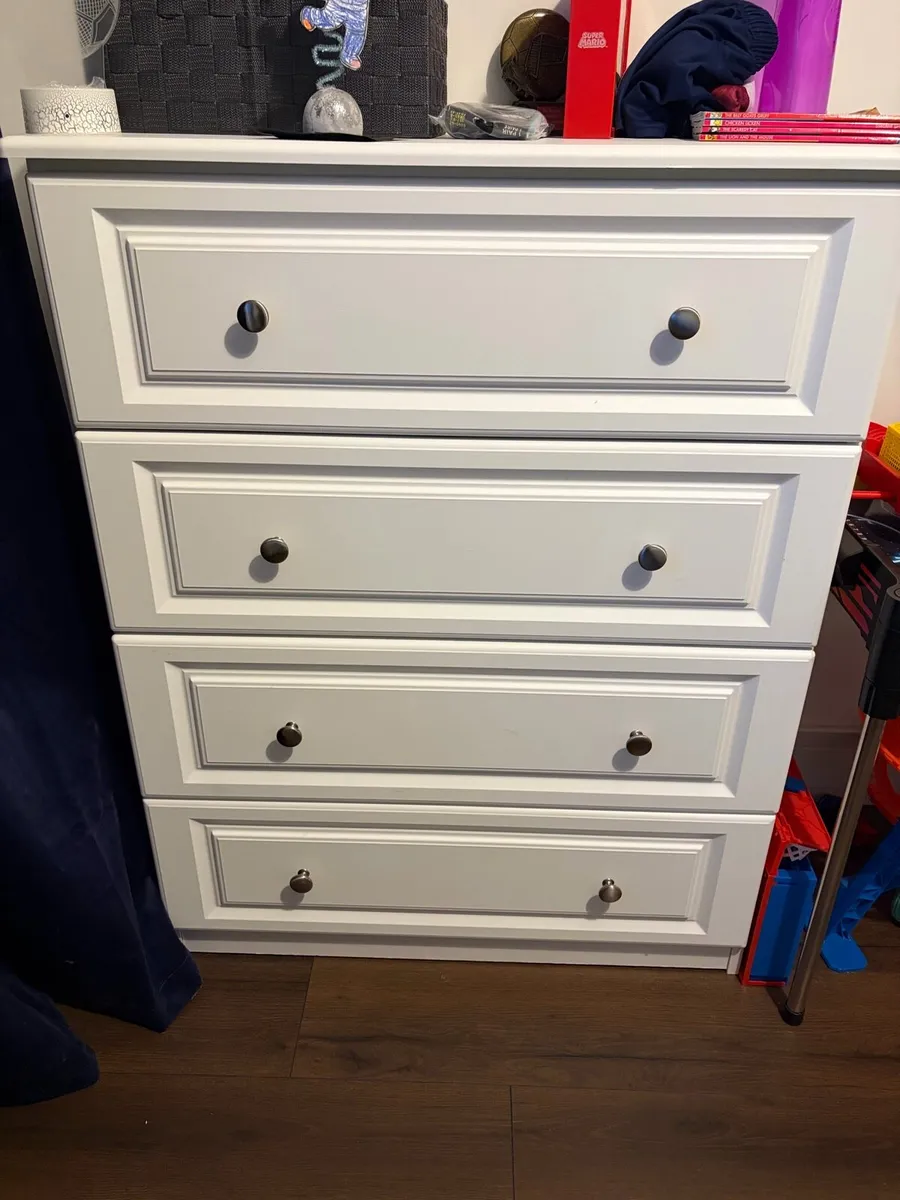 White 4 drawer chest of drawers