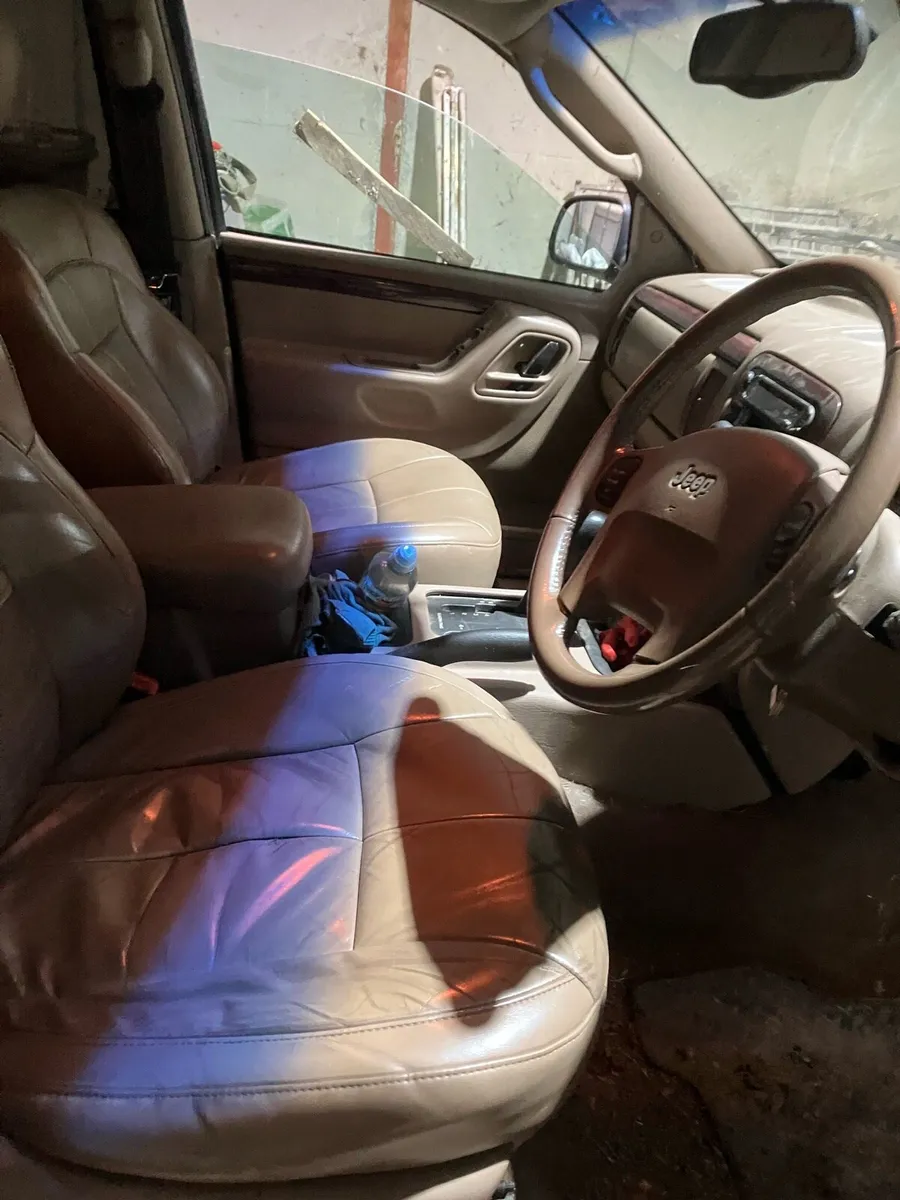 Chrysler Grand Cherokee - Image 3