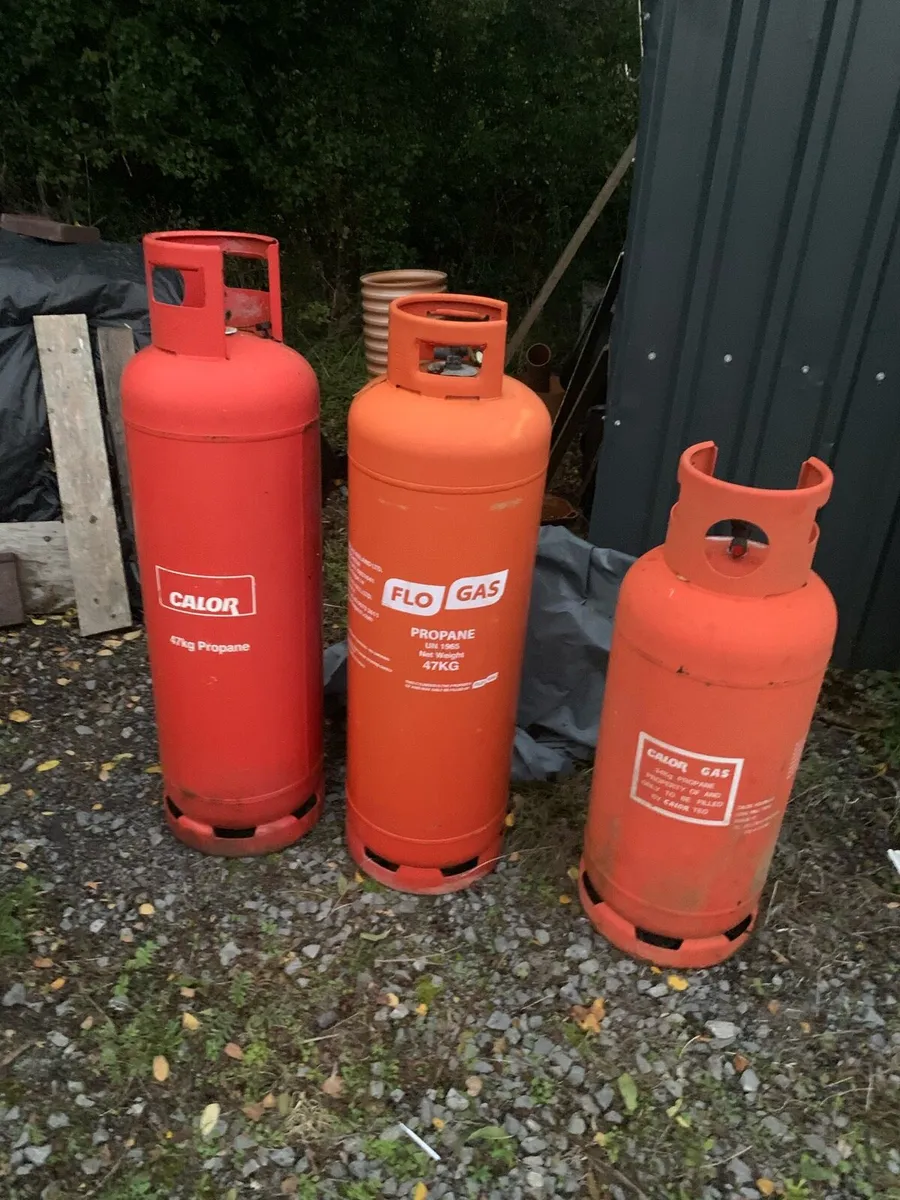 Empty gas cylinders - Image 2
