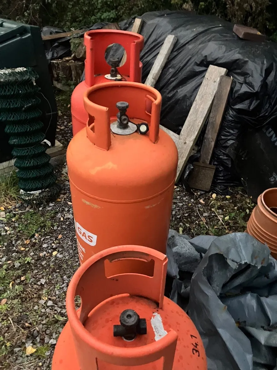 Empty gas cylinders - Image 3