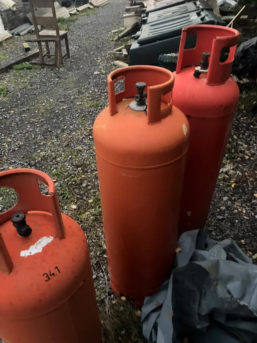 Empty gas cylinders - Image 4