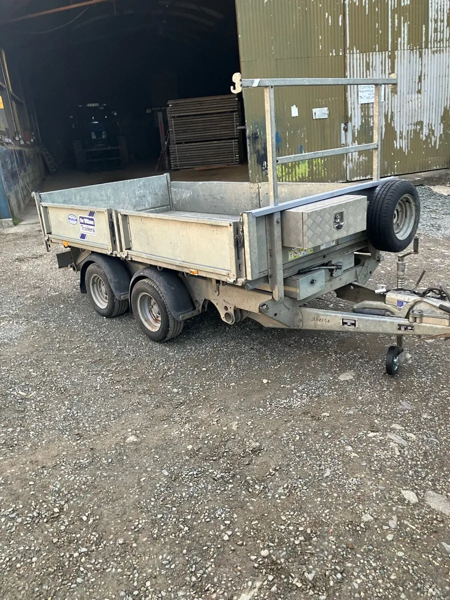 Trailer - Image 1