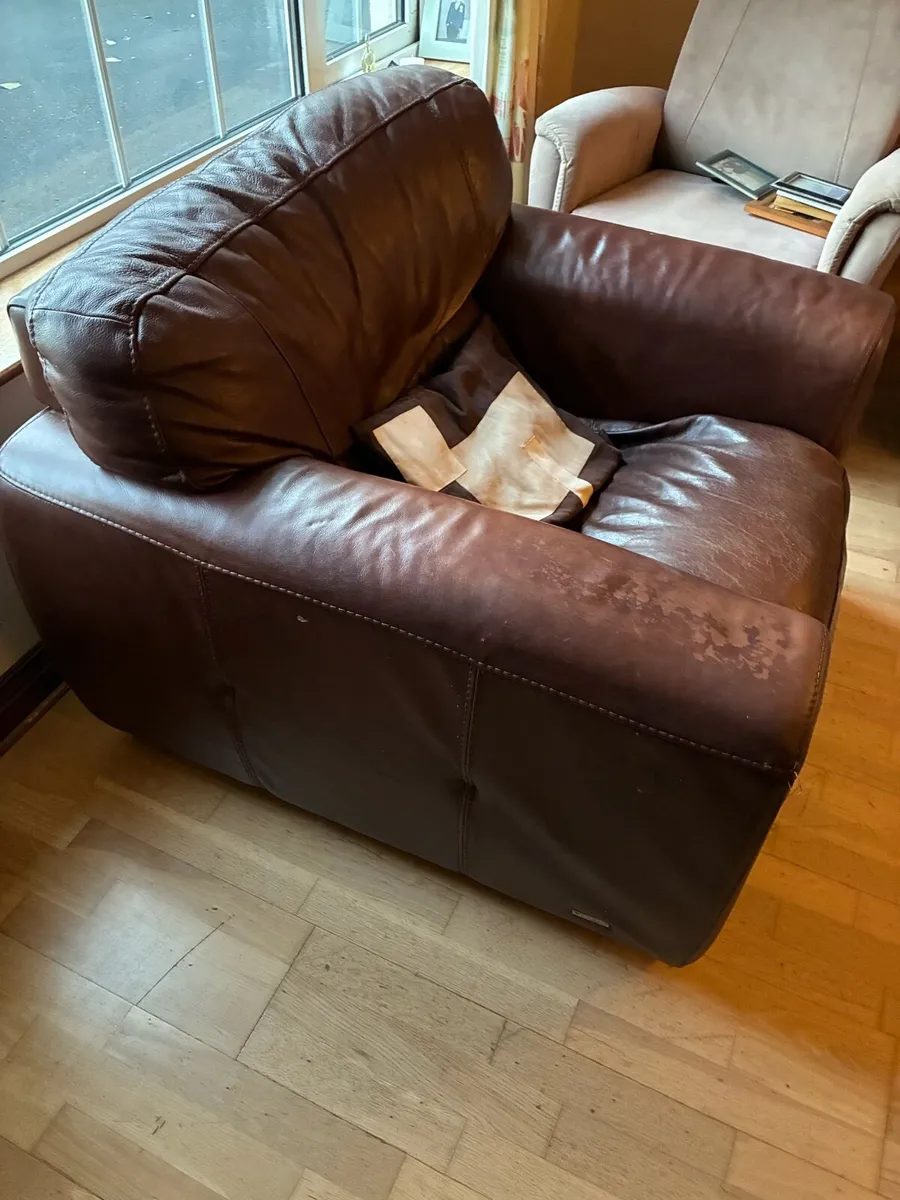 Couch and armchair - Image 4