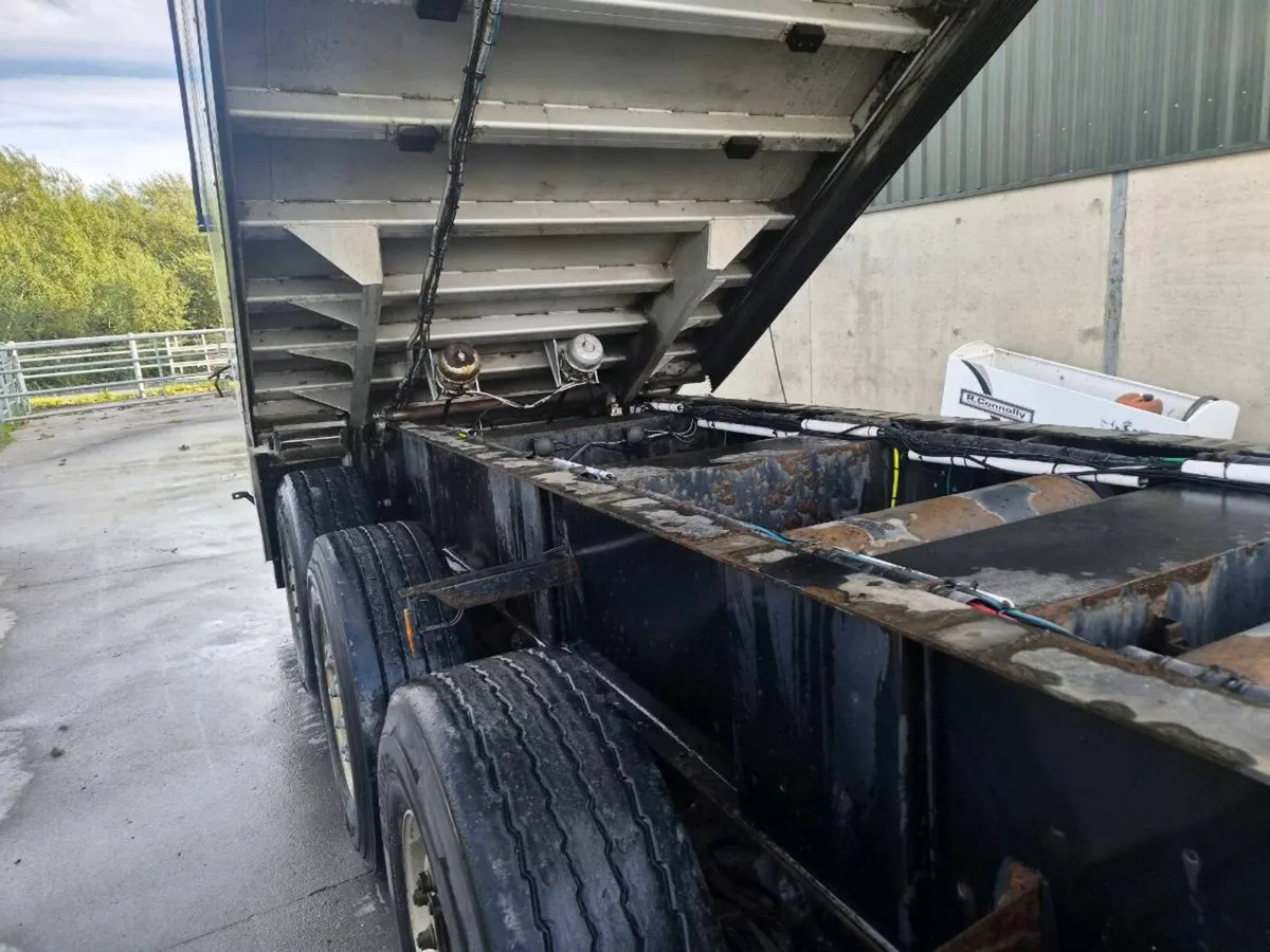 2017 Wilcox bulk tipper will swap for schmitz - Image 4