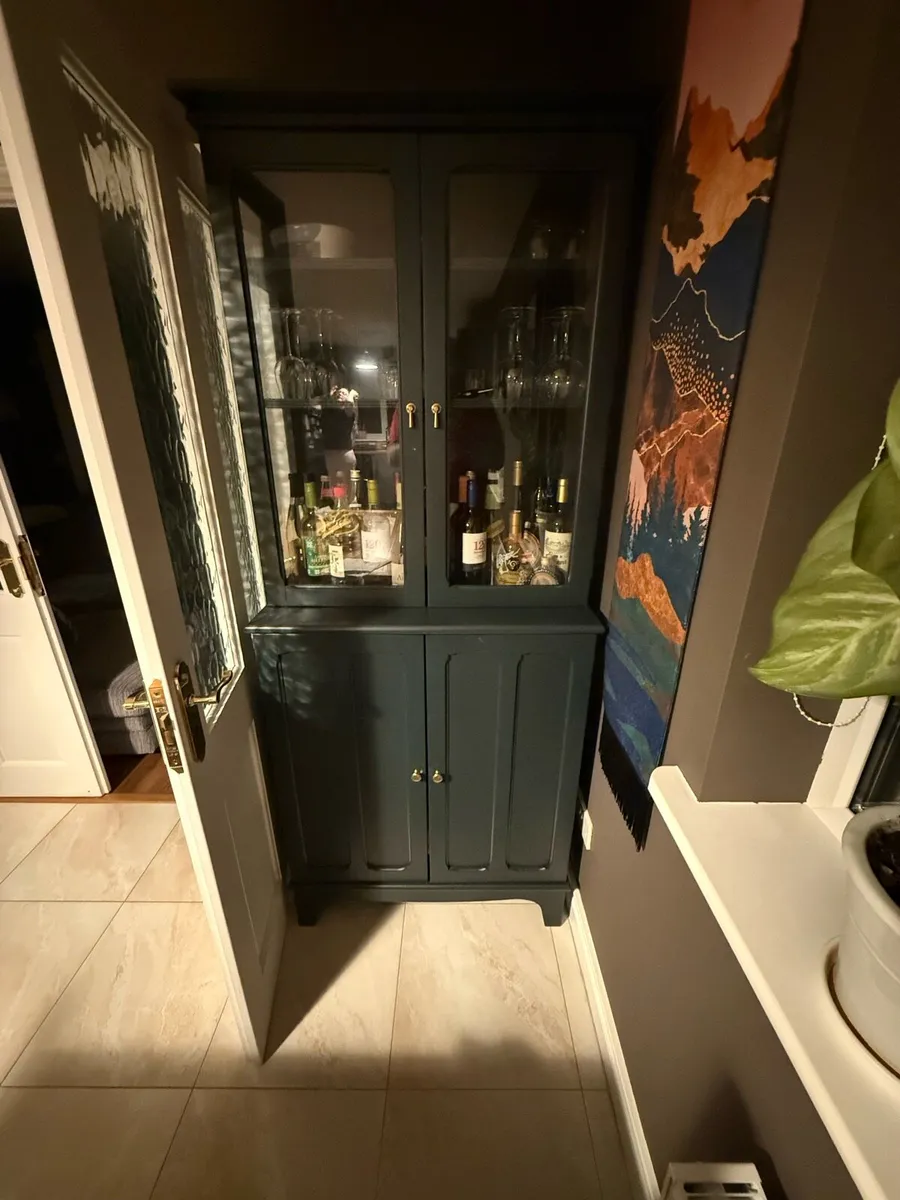 Cabinet - Image 1