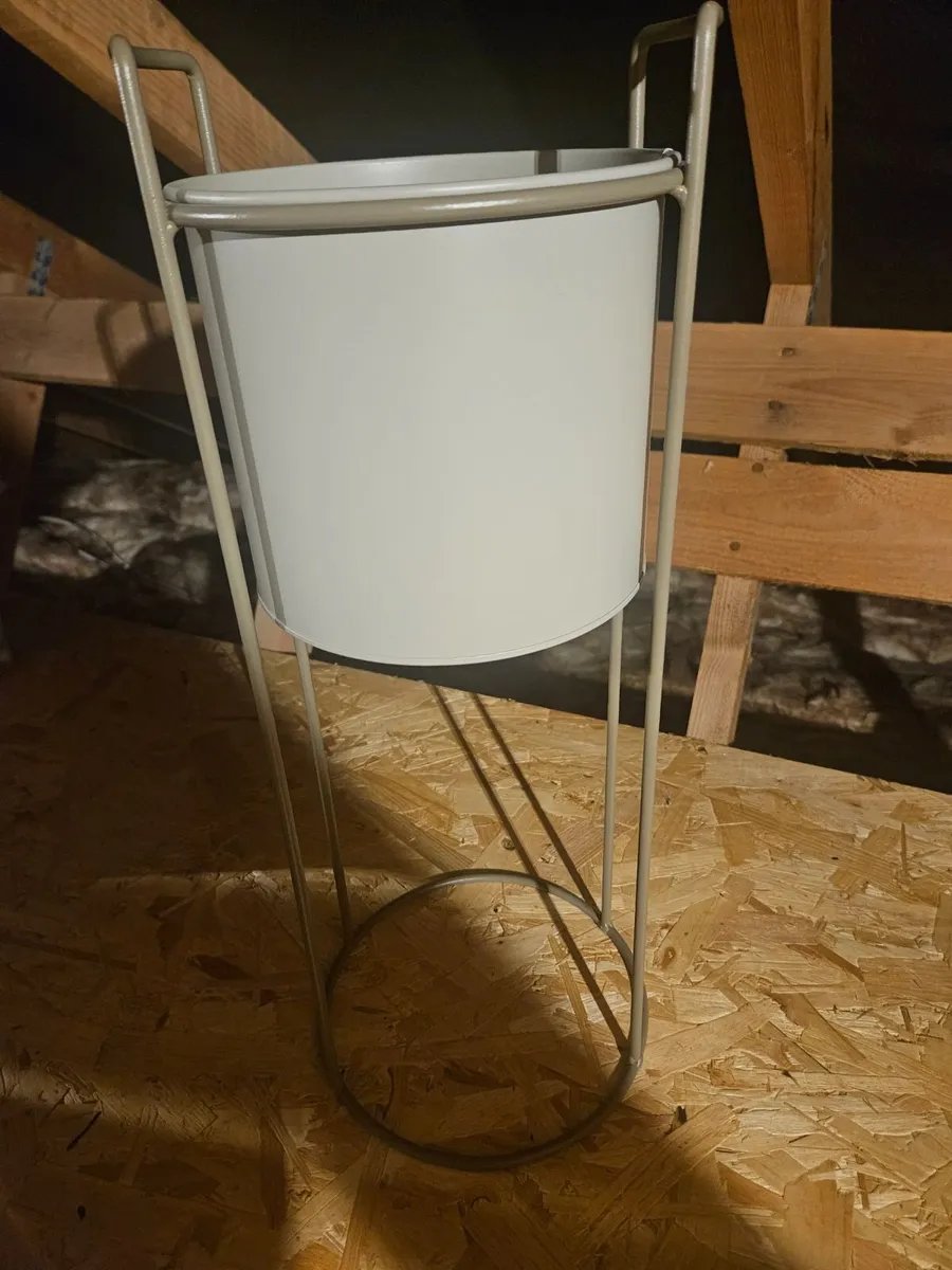 Flower pot