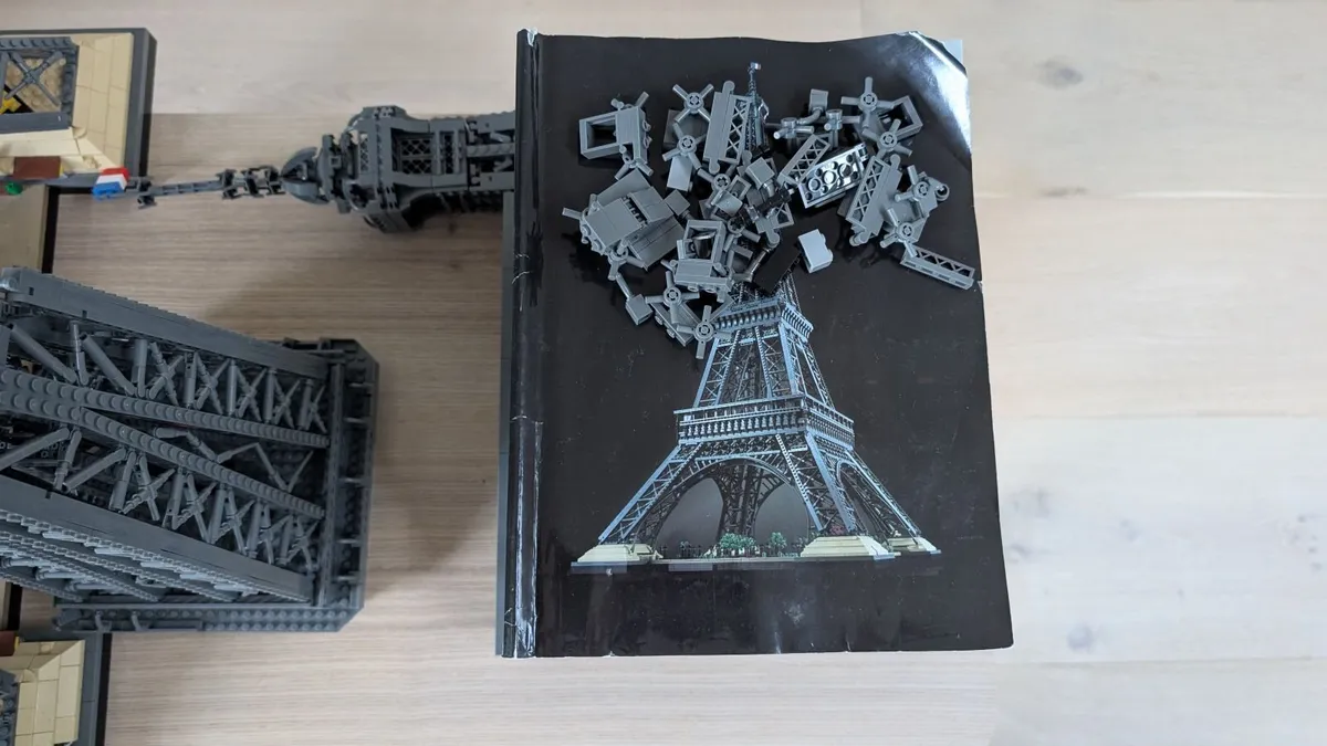 Lego Eiffel Tower: Was €250: Replica of Set 10307 - Image 2