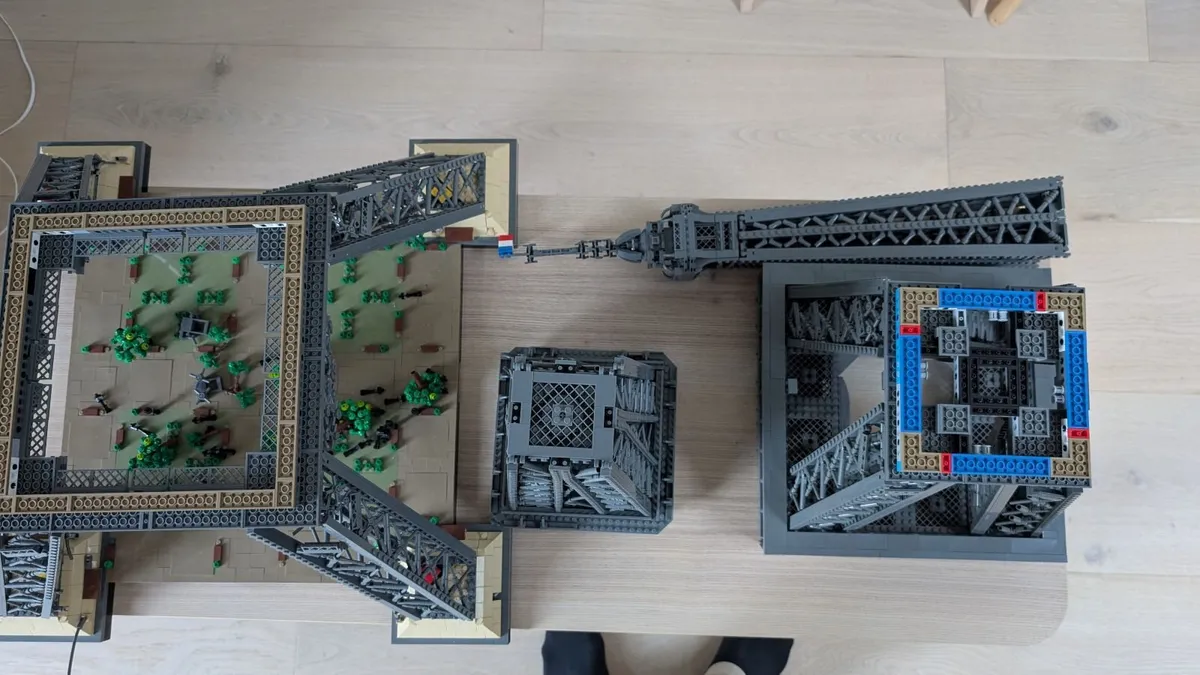 Lego Eiffel Tower: Was €250: Replica of Set 10307 - Image 4