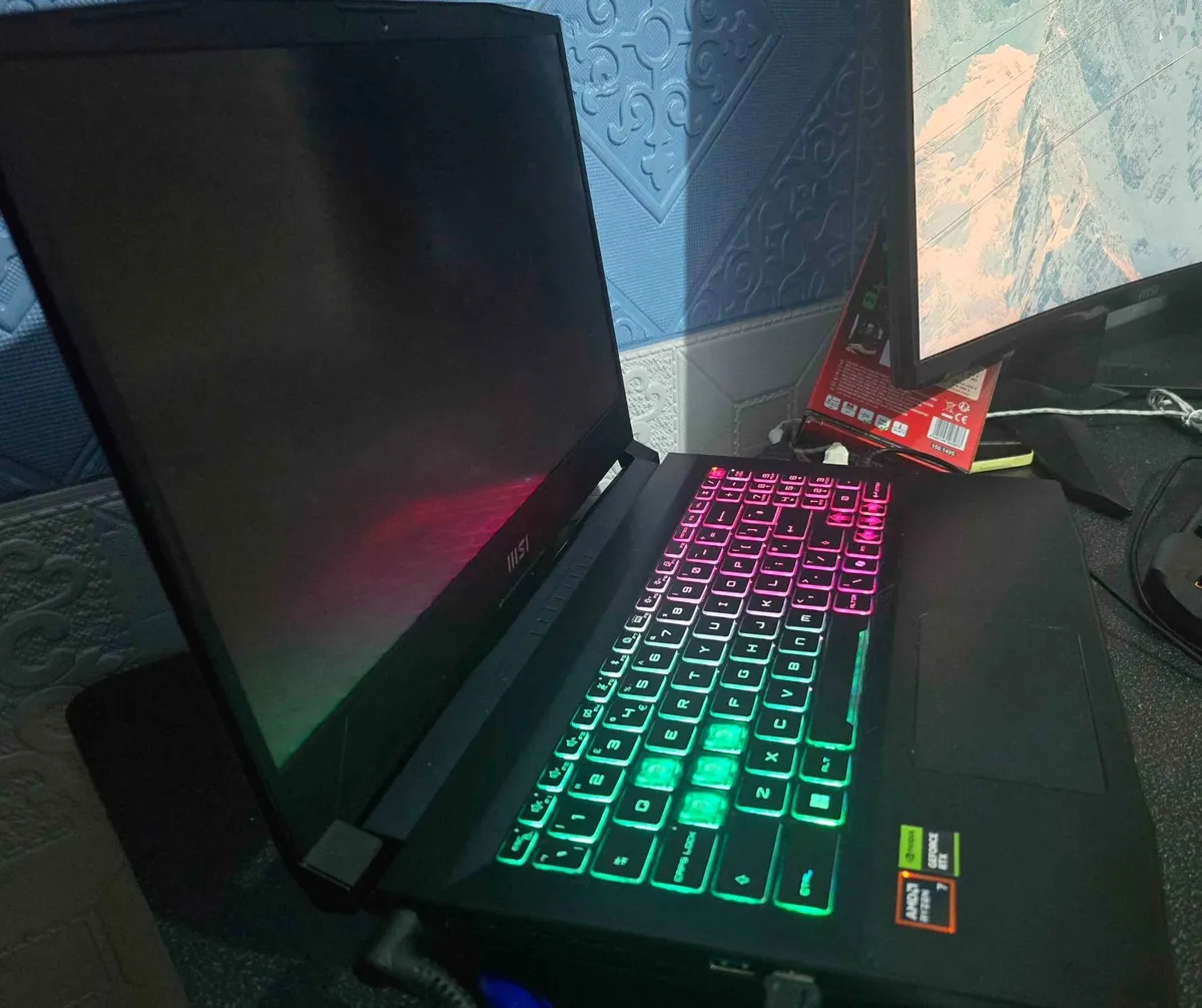 Laptop - Image 3