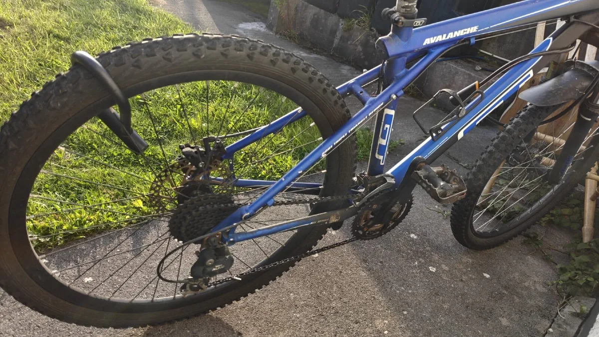 GT Avalanche 3.0 Mountain Bike (26" / Blue) - Image 3