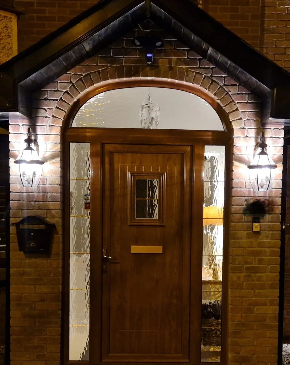 2 Light exterior Wall Lanterns - Image 2