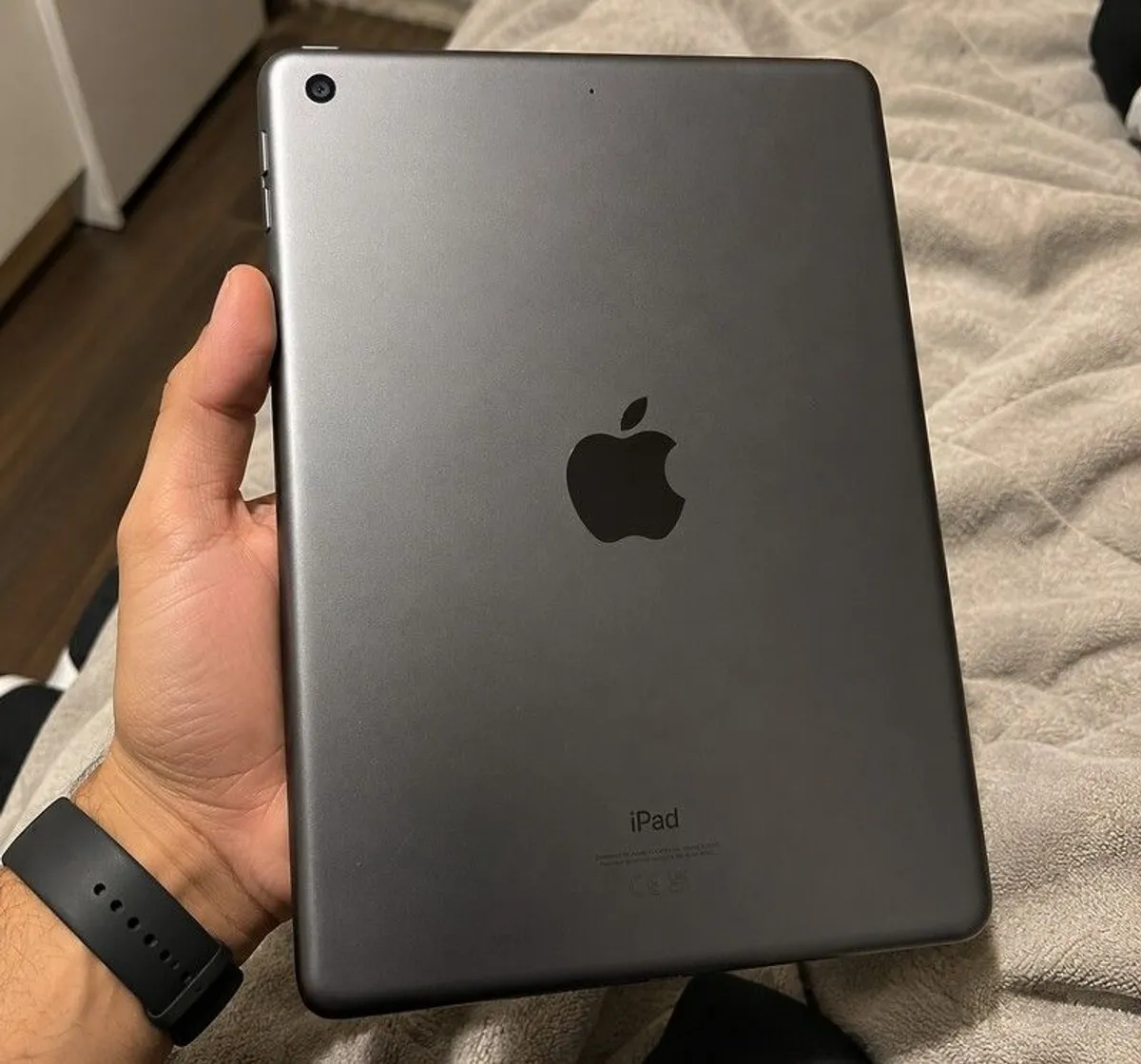 Apple iPad 9th Generation - 64GB - Image 2
