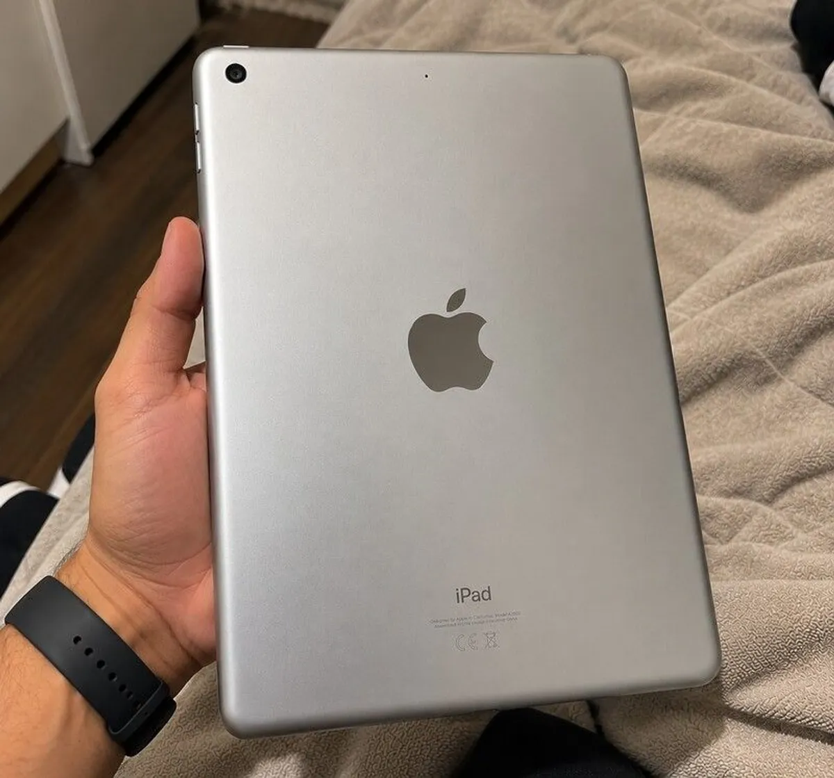 Apple iPad 9th Generation - 64GB - Image 3