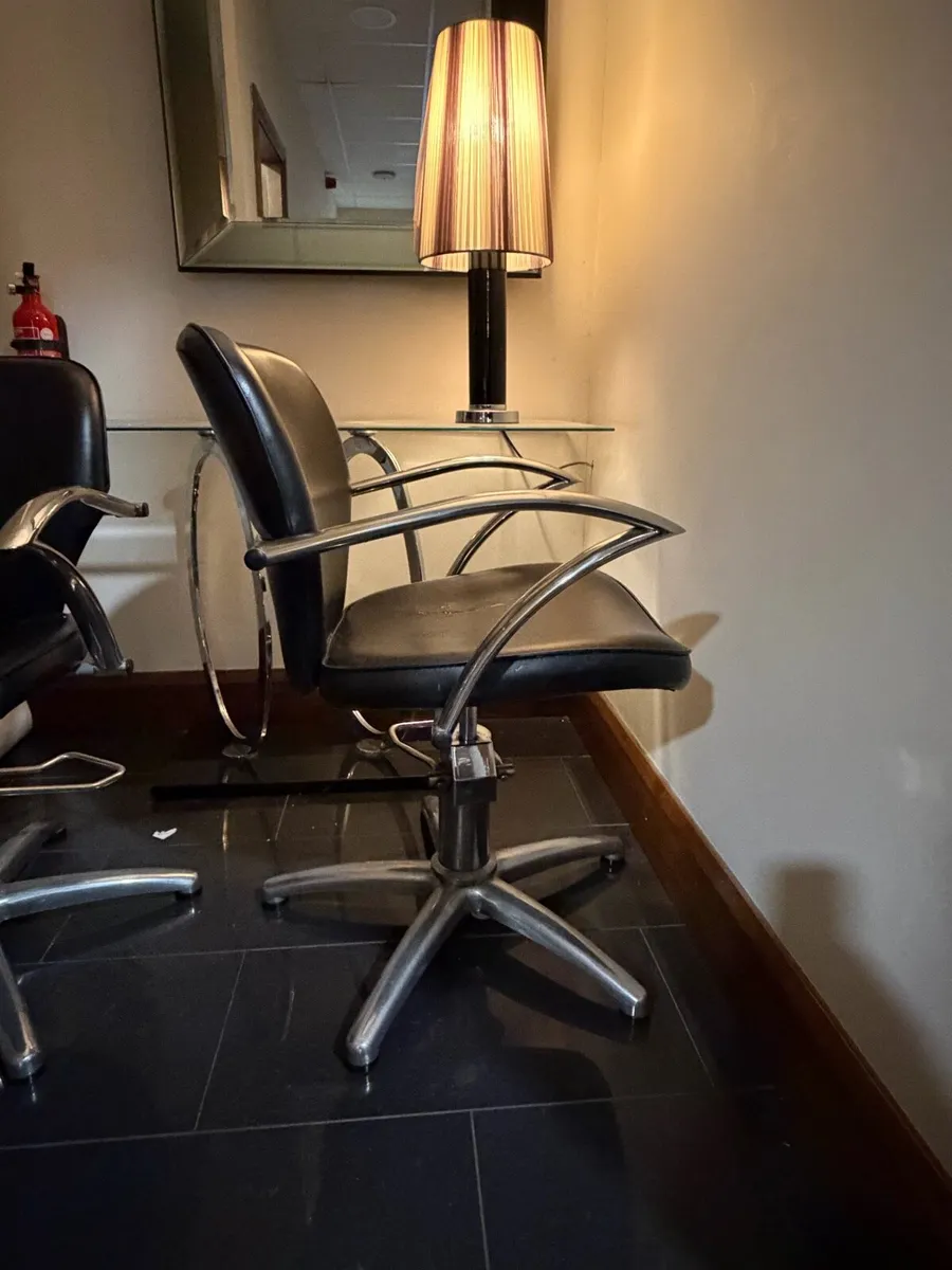 Salon chairs REM - Image 3