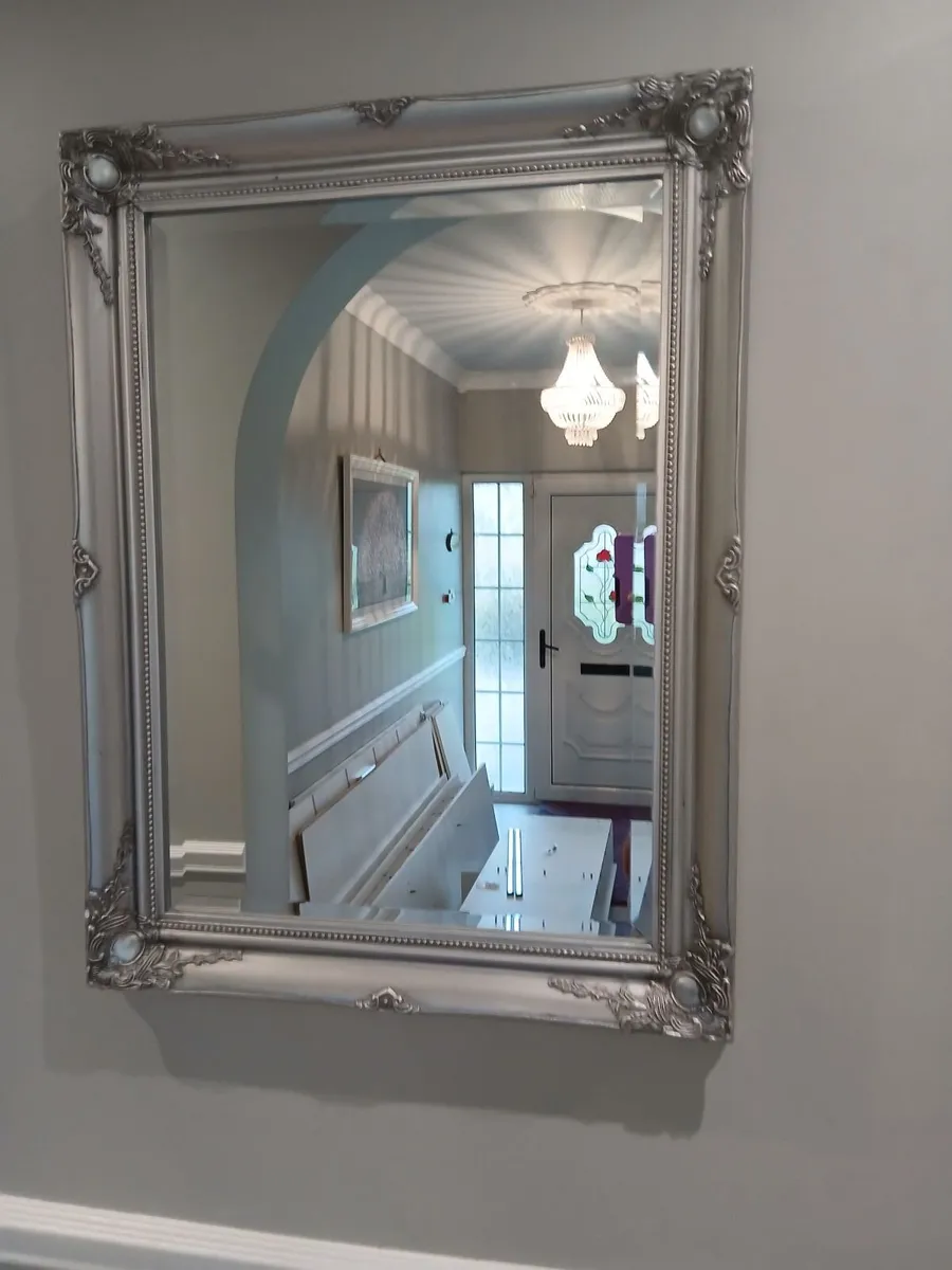 Grey hall table with beautiful hall mirror - Image 2