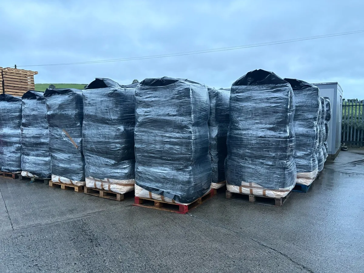 Kiln Dried White Sawdust in 200KG Maxi Bales - Image 1