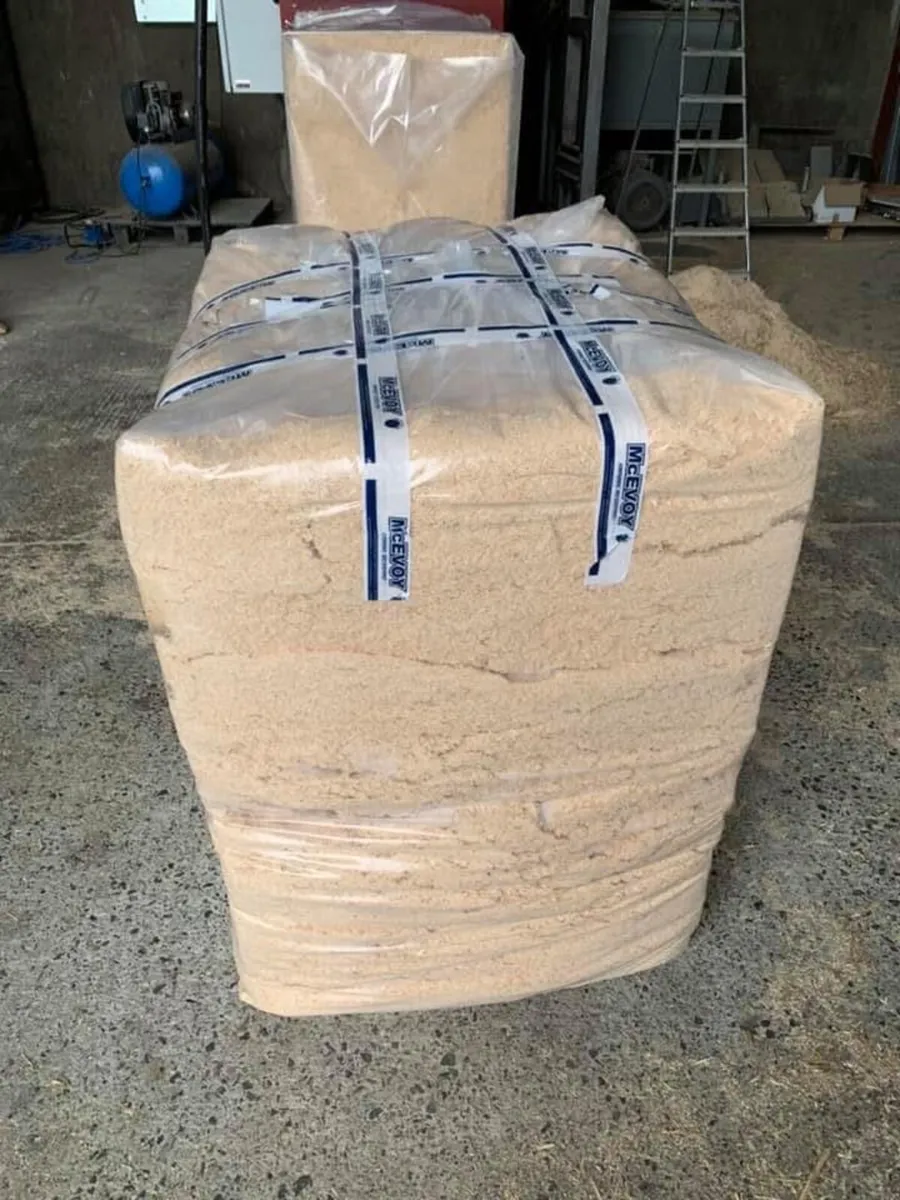 Kiln Dried White Sawdust in 200KG Maxi Bales - Image 2