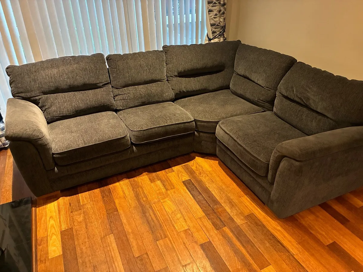 L shape couch - Image 1