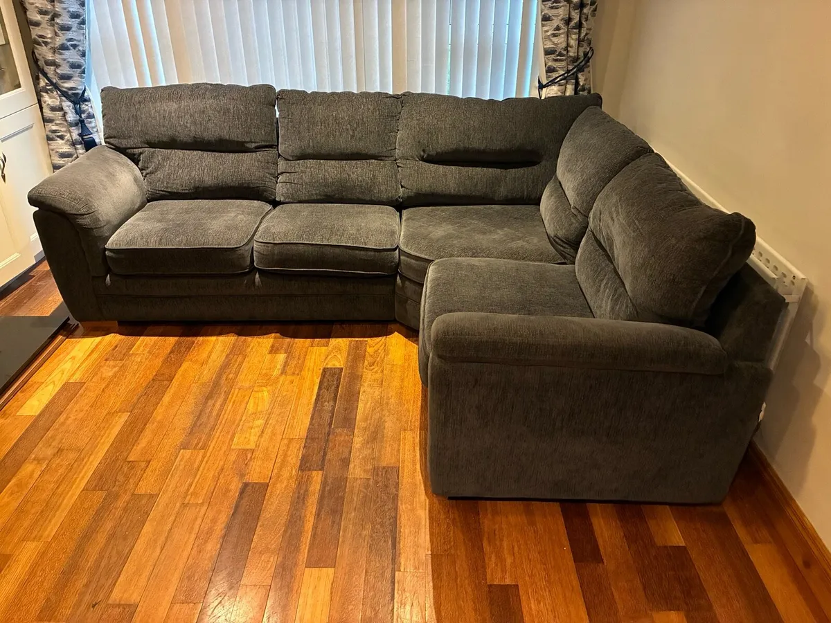 L shape couch - Image 4