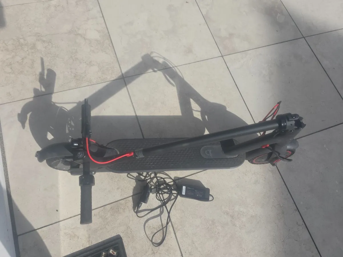 Xiaomi M365 Pro E-Scooter - Image 2