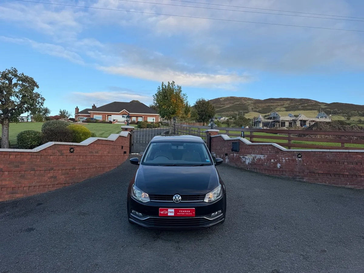2015 Volkswagen Polo - Image 2