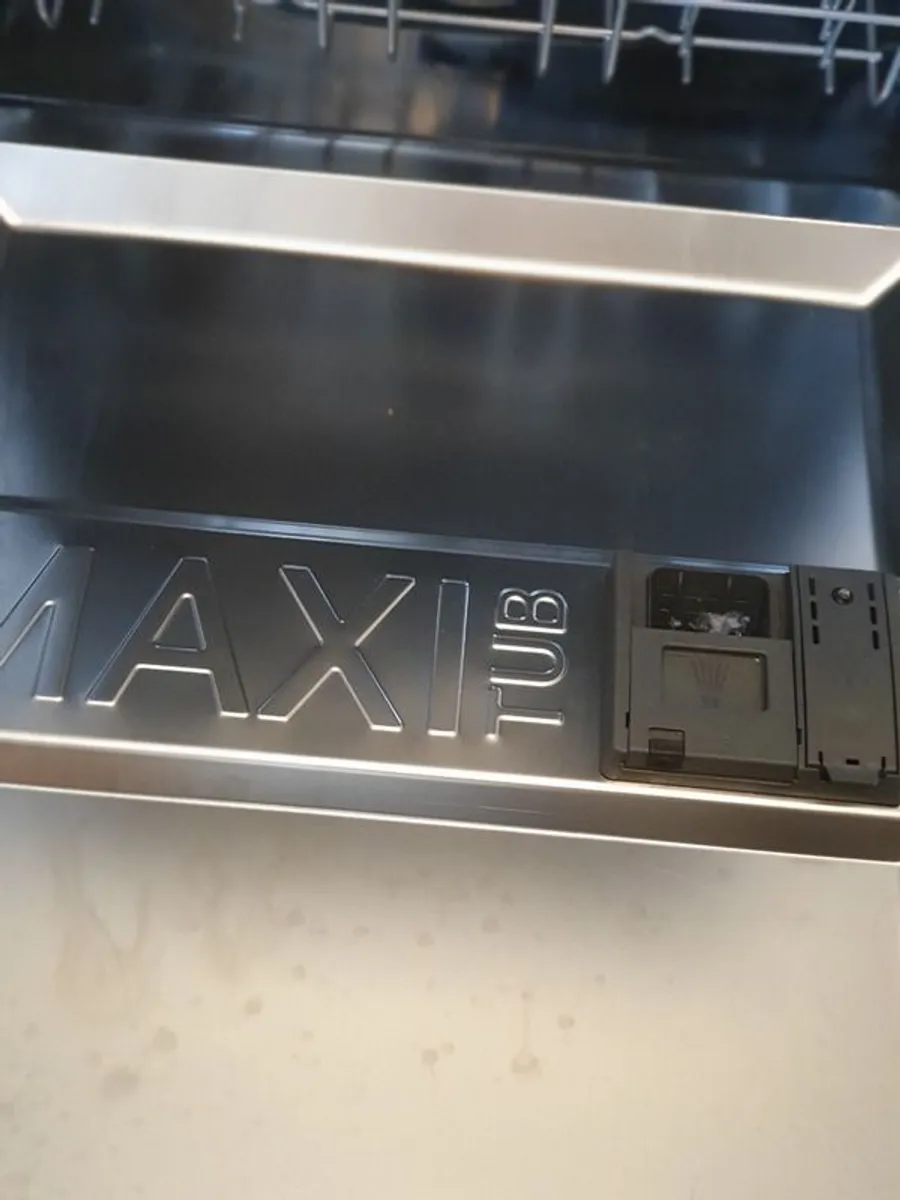 Nearly new dishwasher - Image 3