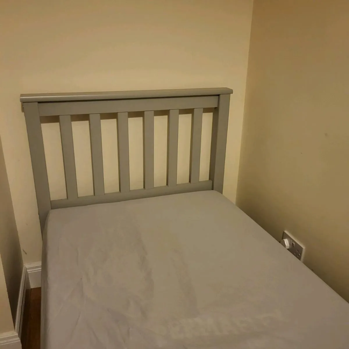 Single bed frame - Image 1