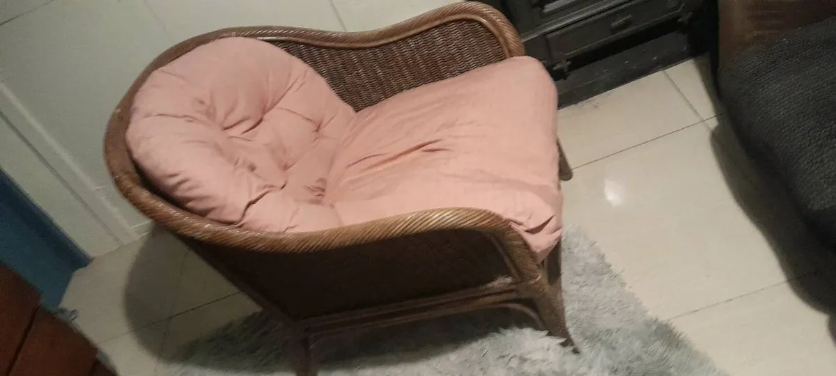 Traditional wicker armchair - Image 2
